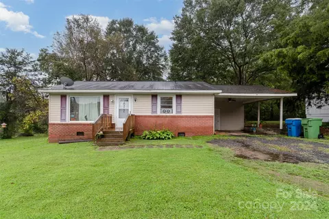 623 Noles Dr, Mount Holly, NC 28120
