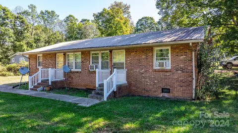 22 Nd Ne St NE, Hickory, NC 28601