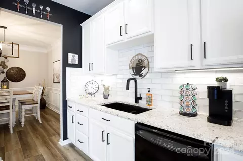 Kitchen - 710 Deerbrook Ln, Tega Cay, SC 29708 photo 6 of 6