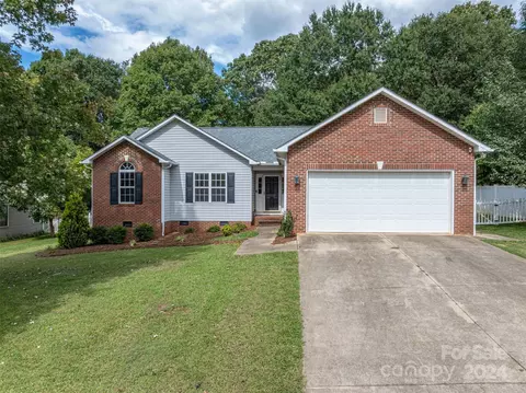 3202 St Vincent Dr, Claremont, NC 28610
