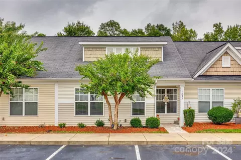 1522 Harpers Inlet Dr, Lake Wylie, SC 29710