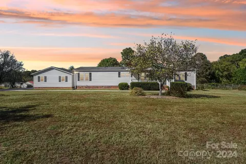 8108 Karriker Rd, Kannapolis, NC 28081