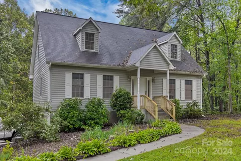 1127 Deer Run Ln, Yadkinville, NC 27055