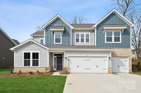 227 E Warfield Dr, Mooresville, NC 28115