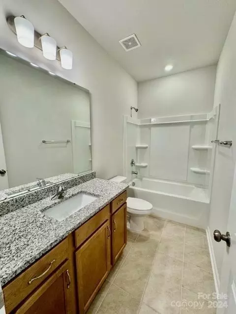 Bath - 916 Mary Max Dr, Davidson, NC 28036 photo 3 of 3
