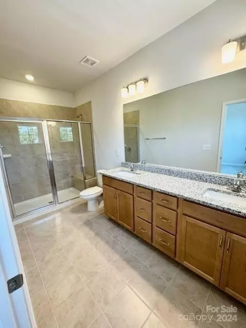 Bath - 916 Mary Max Dr, Davidson, NC 28036 photo 1 of 3