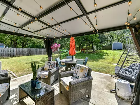 Exterior - 3900 Sofley Rd, Charlotte, NC 28206 photo 7 of 10