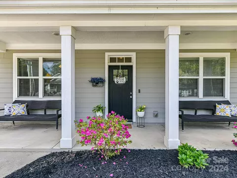 Exterior - 3900 Sofley Rd, Charlotte, NC 28206 photo 4 of 10