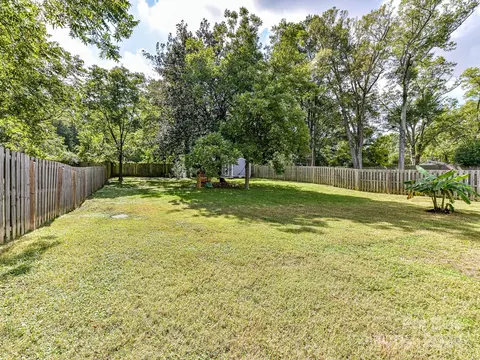 Exterior - 3900 Sofley Rd, Charlotte, NC 28206 photo 8 of 10