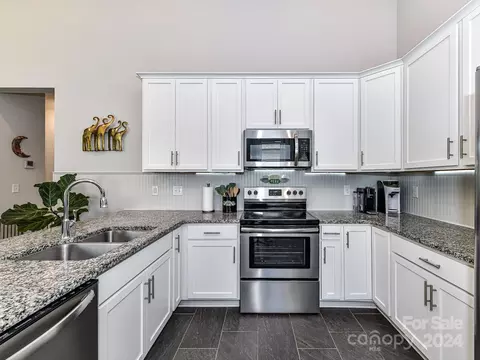 Kitchen - 3900 Sofley Rd, Charlotte, NC 28206 photo 3 of 5