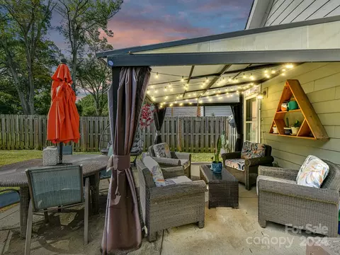 Exterior - 3900 Sofley Rd, Charlotte, NC 28206 photo 6 of 10