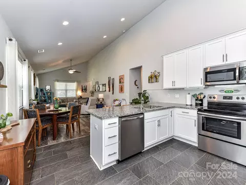 Kitchen - 3900 Sofley Rd, Charlotte, NC 28206 photo 4 of 5