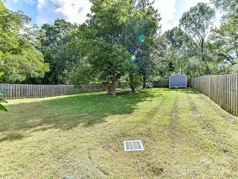 Exterior - 3900 Sofley Rd, Charlotte, NC 28206 photo 9 of 10