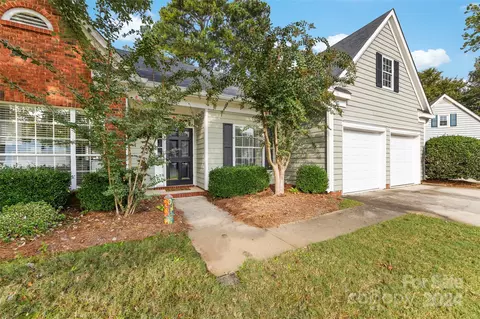 9038 Twilight Hill Ct, Charlotte, NC 28277