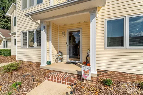 3386 White Oak Ct, Claremont, NC 28610