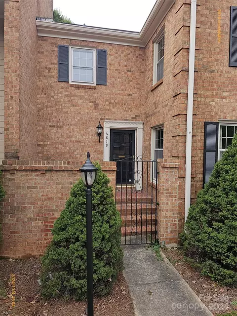 6818 Constitution Ln, Charlotte, NC 28210