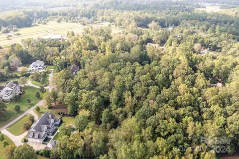 821 Martingale Ln, Davidson, NC 28036 photo 7