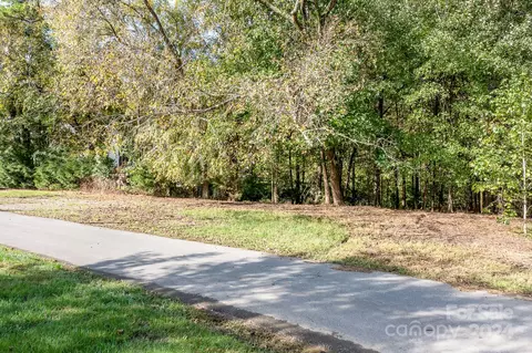 821 Martingale Ln, Davidson, NC 28036