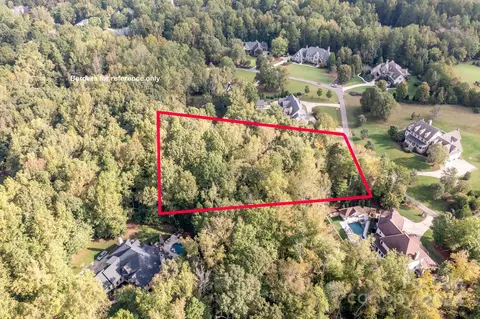 821 Martingale Ln, Davidson, NC 28036 photo 2