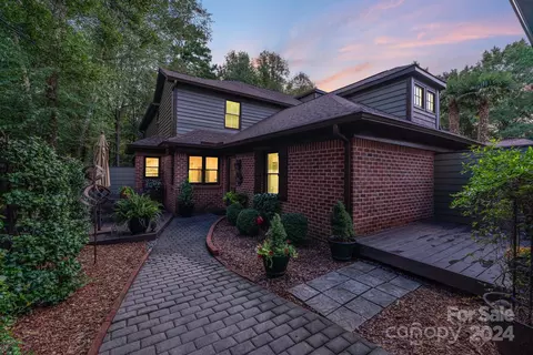 7433 Newmans Ln, Charlotte, NC 28270