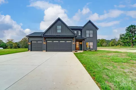 3184 Burlingame Dr, Crouse, NC 28033