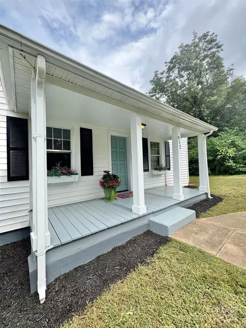 812 Charlotte Ave, Statesville, NC 28677