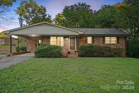 408 N Cedar St, Dallas, NC 28034