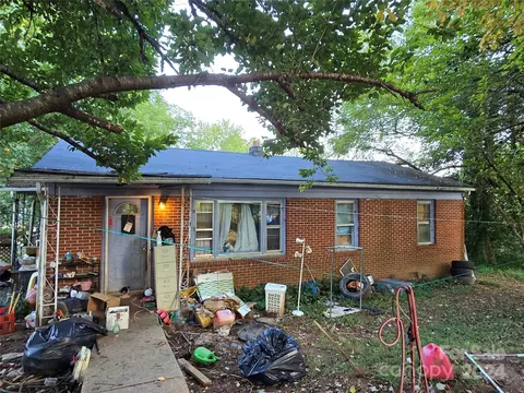 677 Stroud St, Marion, NC 28752