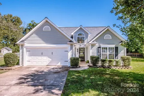14322 Chenault Dr, Huntersville, NC 28078
