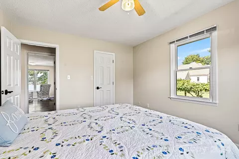 Bedroom - 5089 Windward Point Ln, Denver, NC 28037 photo 4 of 6