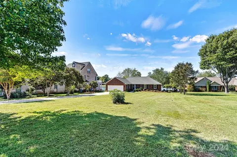 Exterior - 5089 Windward Point Ln, Denver, NC 28037 photo 2 of 10