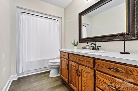 Bath - 5089 Windward Point Ln, Denver, NC 28037 photo 3 of 3