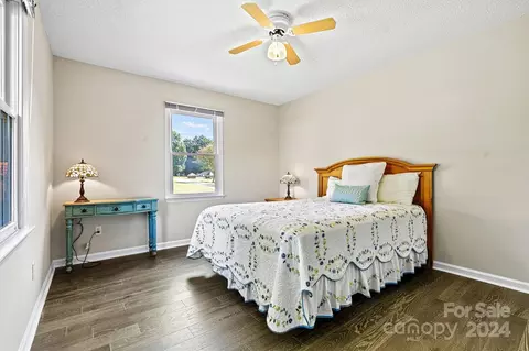 Bedroom - 5089 Windward Point Ln, Denver, NC 28037 photo 3 of 6