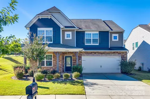 13028 Sagamore Hill Dr, Charlotte, NC 28273