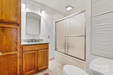 Bath - 7817 Old Post Rd, Denver, NC 28037 photo 1 of 2