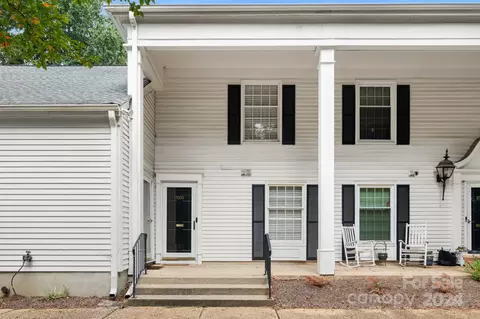 7008 Quail Hill Rd, Charlotte, NC 28210