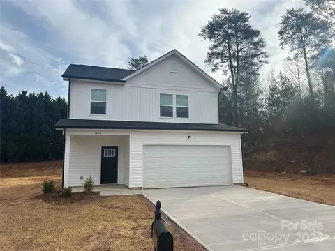 1208 Fall Day Sw Cir SW, Lenoir, NC 28645