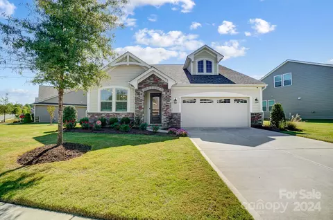573 Lincoln Quarters Ln, Tega Cay, SC 29708