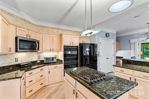 Kitchen - 1375 Valhalla Dr, Denver, NC 28037 photo 4 of 5