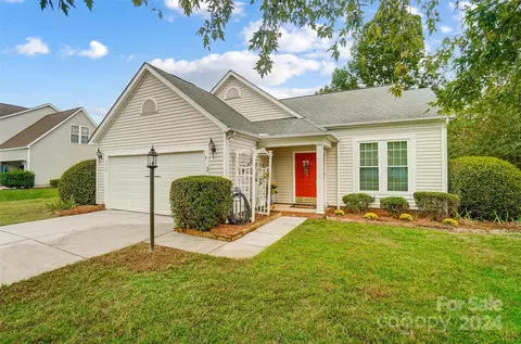 2230 Coatsdale Ln, Matthews, NC 28104