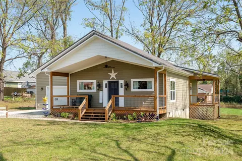 106 E Price St, Hendersonville, NC 28739