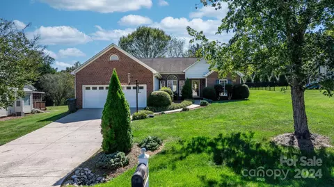 1024 35th Avenue Ne Ln NE, Hickory, NC 28601