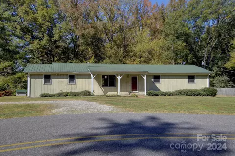 8161 Pine Lake Rd, Denver, NC 28037