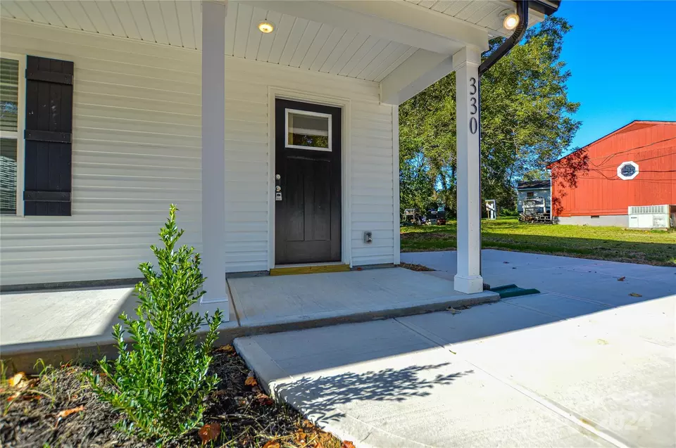 Exterior - 330 E Torbush Dr, Salisbury, NC 28144 photo 4 of 6