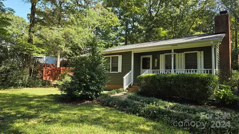 1074 Rainbow Cir, Catawba, SC 29704