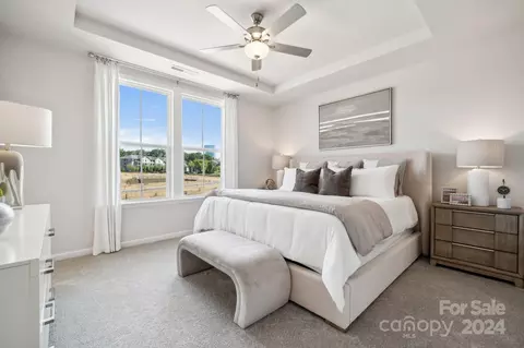 2042 Alexander Village Main Dr, Charlotte, NC 28262