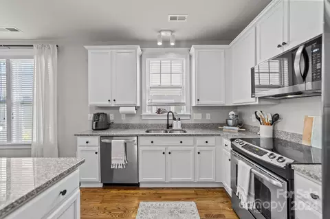 Kitchen - 15862 Kiser Corner Ln, Davidson, NC 28036 photo 5 of 5