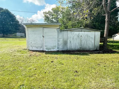 Exterior - 140 E Chamblee Dr, Salisbury, NC 28147 photo 3 of 3