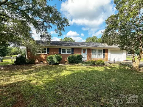 140 E Chamblee Dr, Salisbury, NC 28147