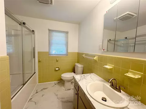 Bath - 140 E Chamblee Dr, Salisbury, NC 28147 photo 1 of 1